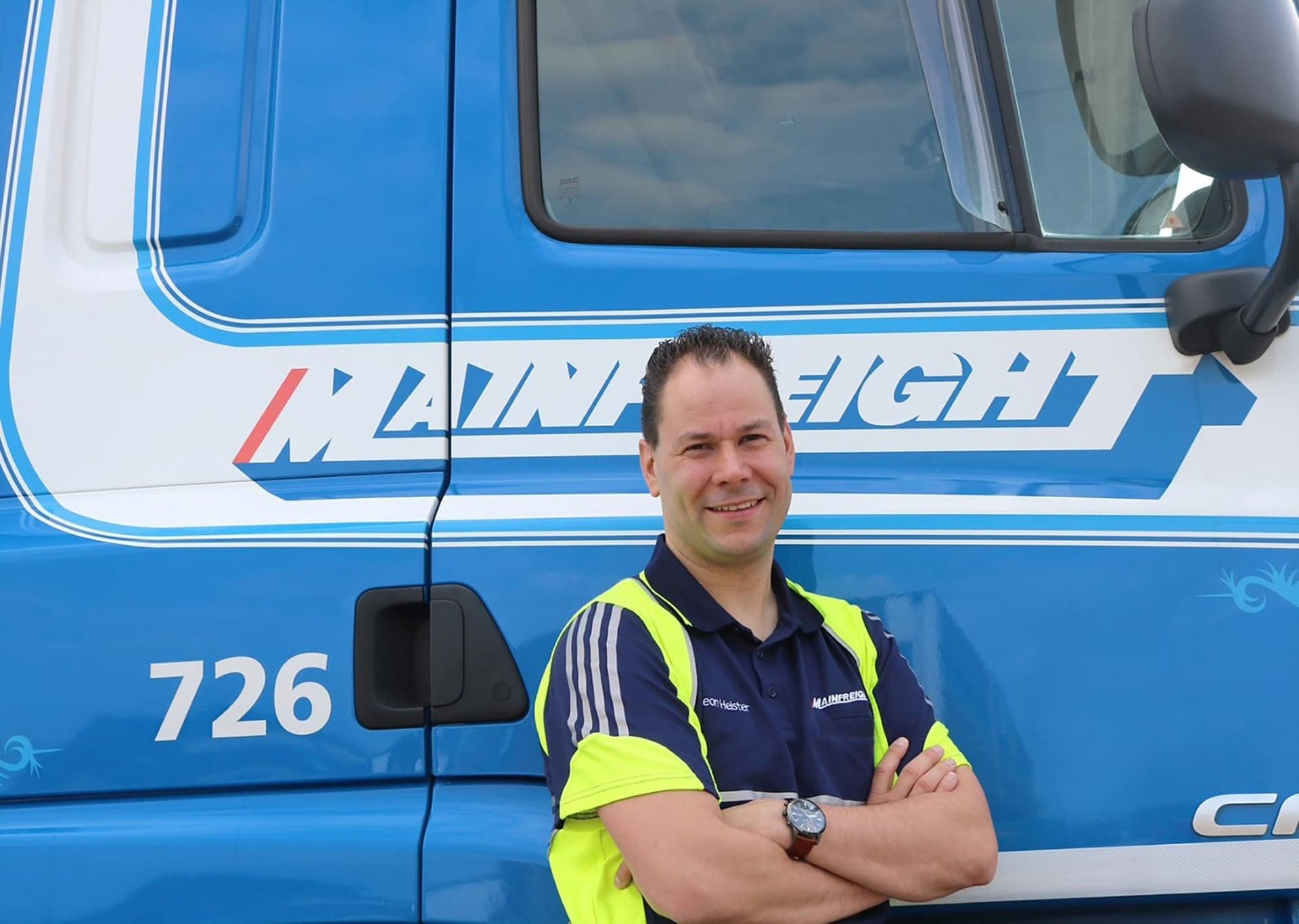 Leon voor de wagen