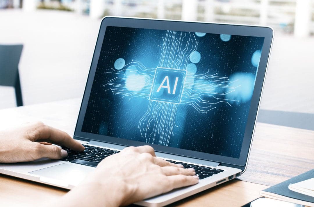 Laptop met AI op het scherm