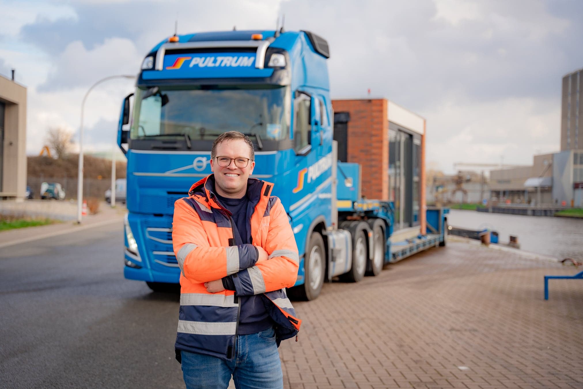 Chauffeur bouwmaterialen Niels Eggink in transport en logistiek