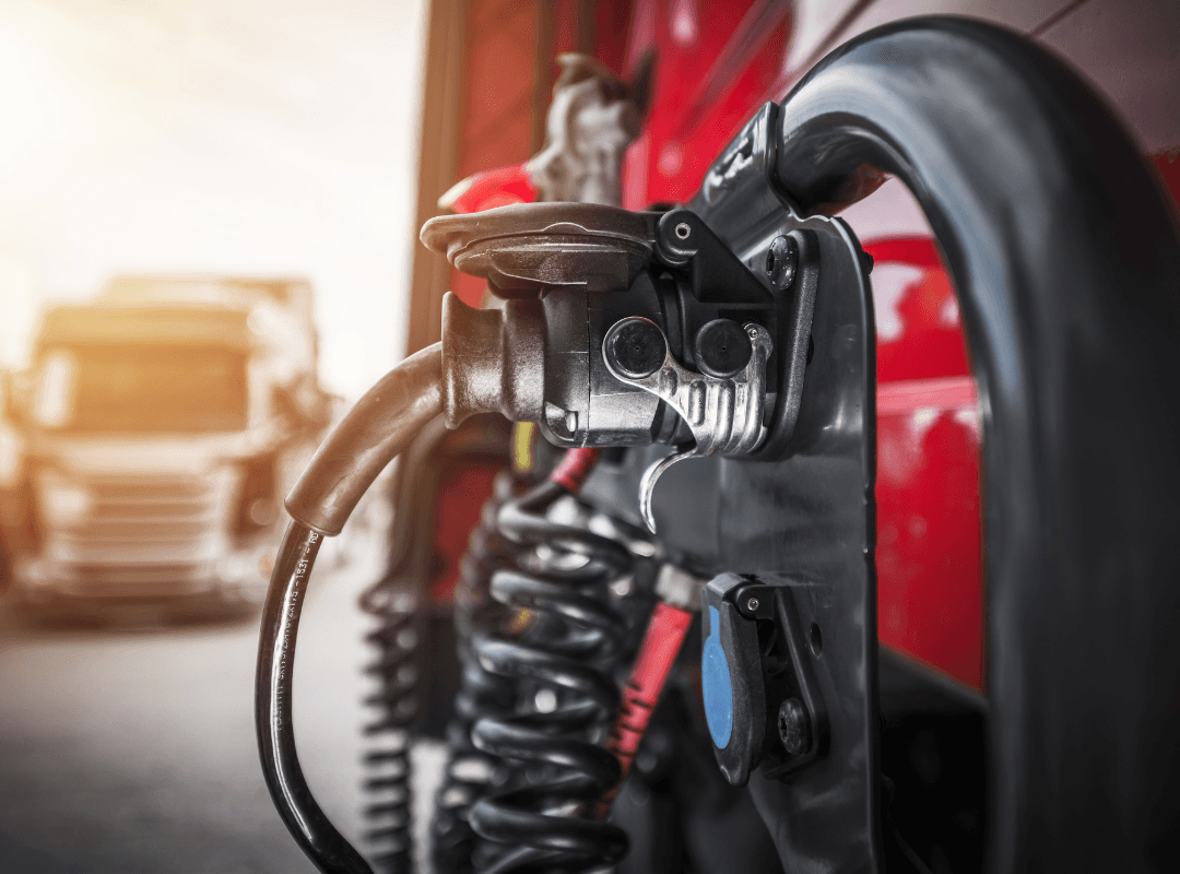 Vrachtwagen die automatisch aan het opladen is
