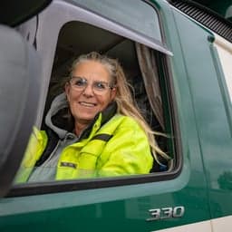 Natalie Senders, vrachtwagenchauffeur