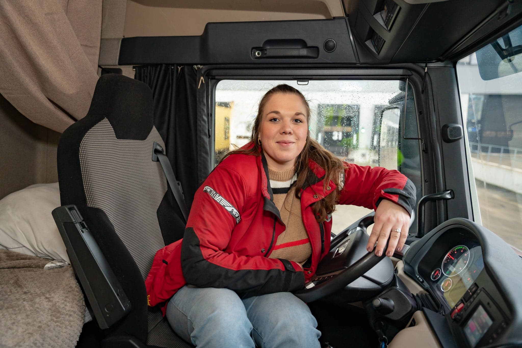 Vrachtwagenchauffeur Linda Bakker