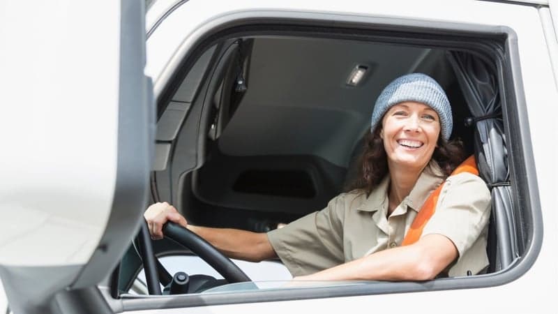 vrouwelijke vrachtwagenchauffeur - transport en logistiek