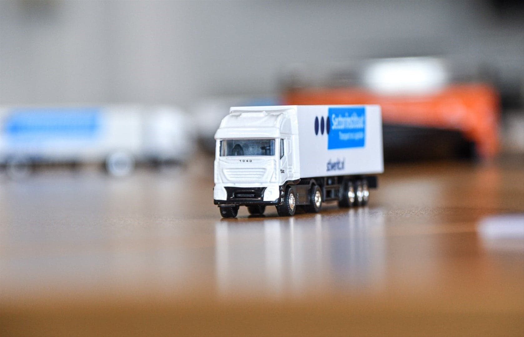 Modelvrachtwagen op schaal