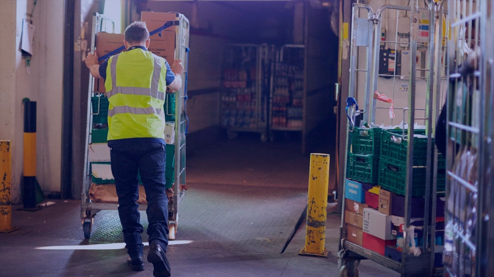 veilig werken met rolcontainers transport en logistiek warehouse