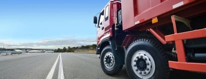 Vrachtwagen op de weg