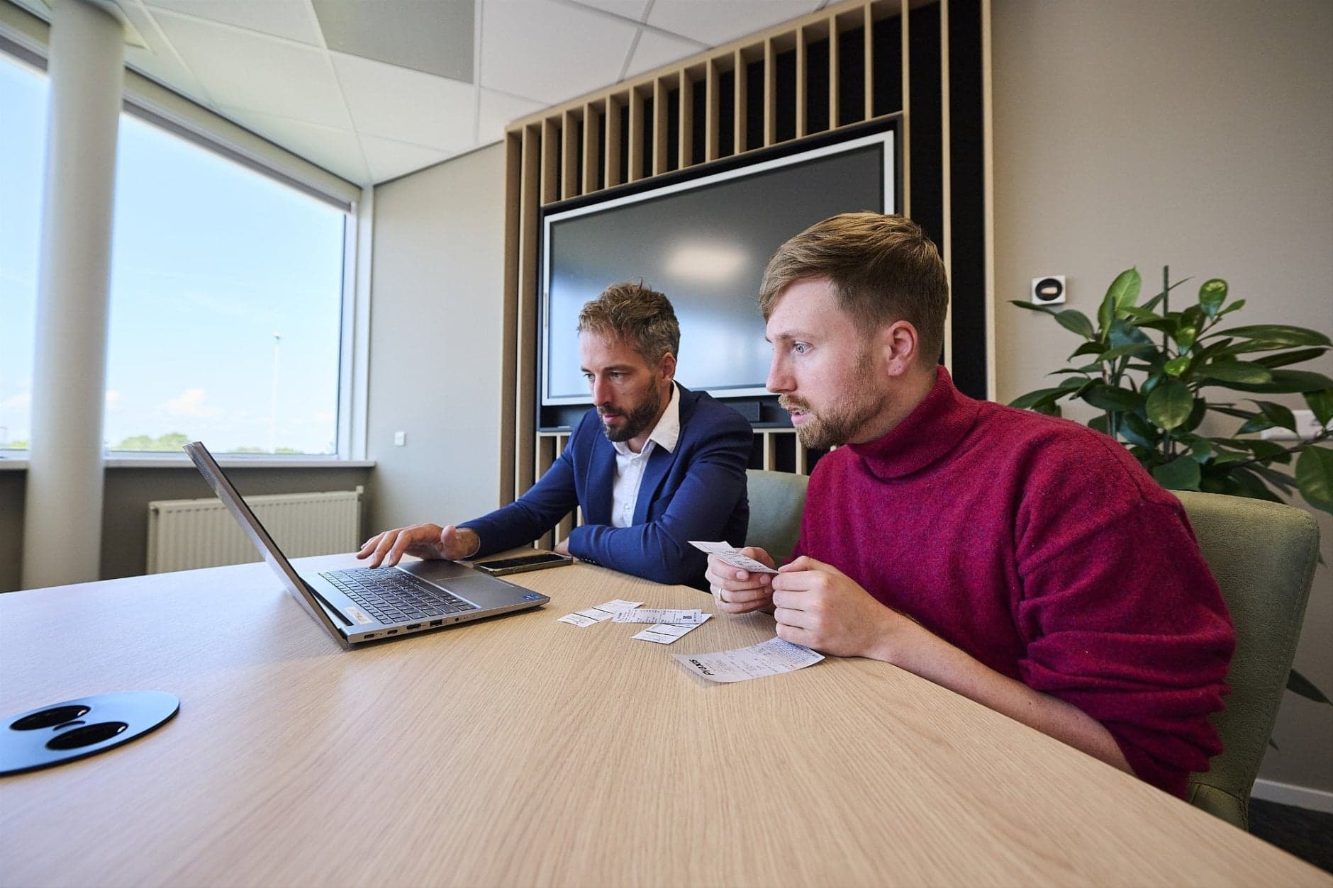 Financieel adviseur helpt werknemers met bonnetjes administratie