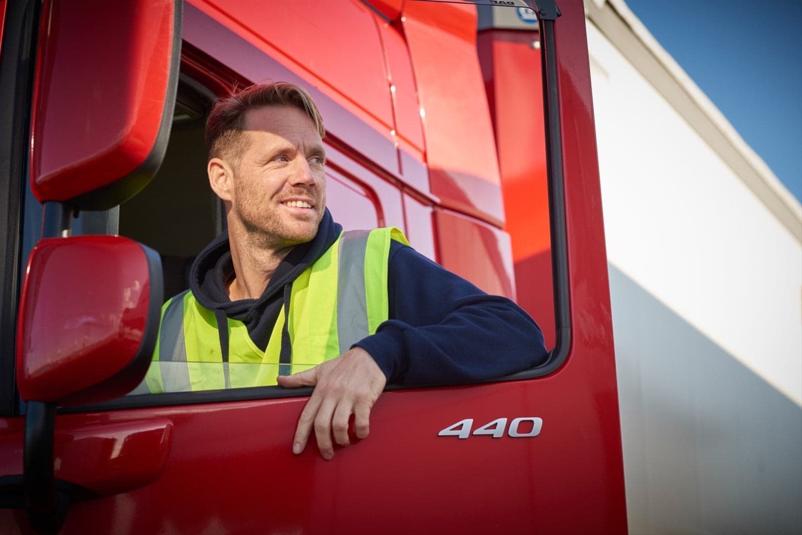 vrachtwagenchauffeur leren op werkplek