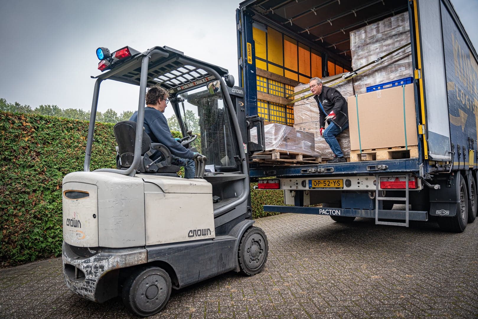 Lossen van een vrachtwagen