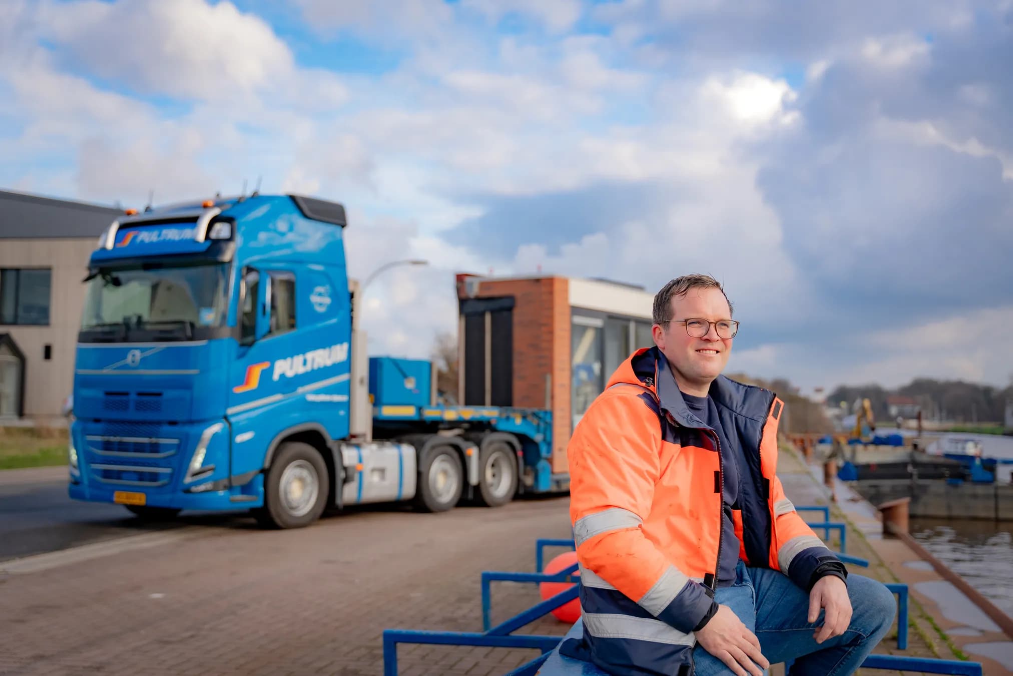 Chauffeur bouwmaterialen Niels Eggink in transport en logistiek