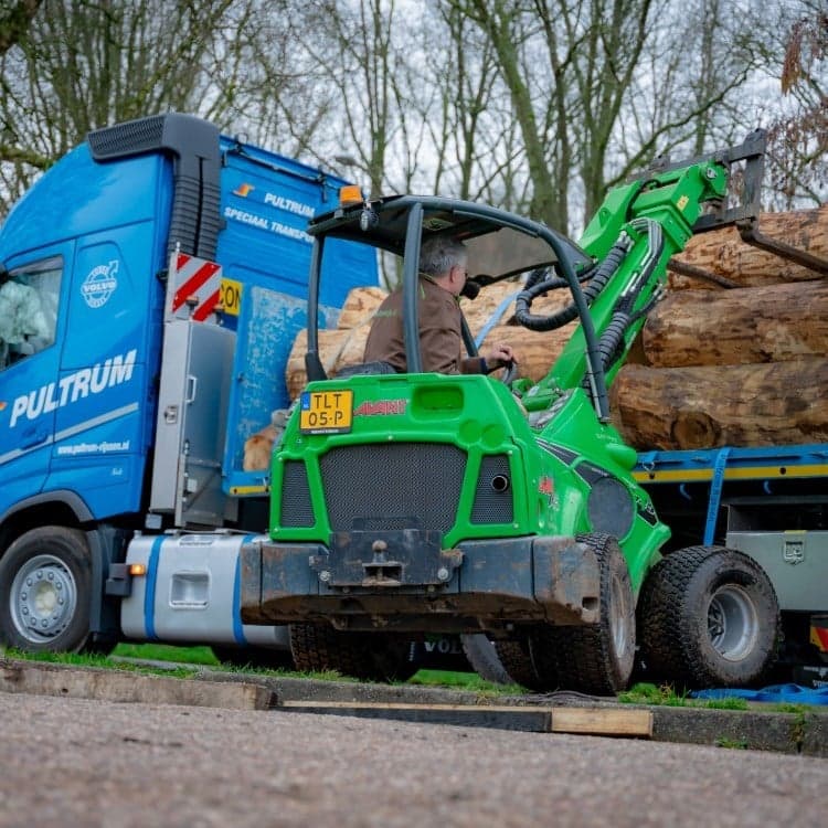 Chauffeur bouwmaterialen Niels Eggink in transport en logistiek