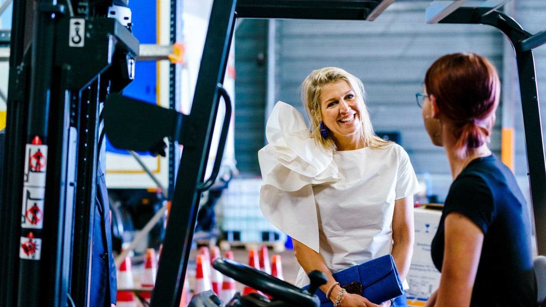 Maxima brengt werkbezoek aan de transport en logistiek