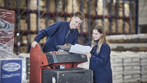 BBL studenten in warehouse
