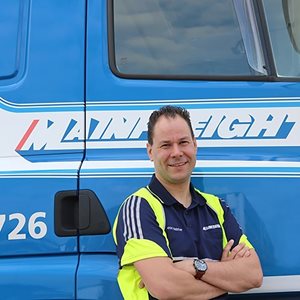 Leon voor de wagen