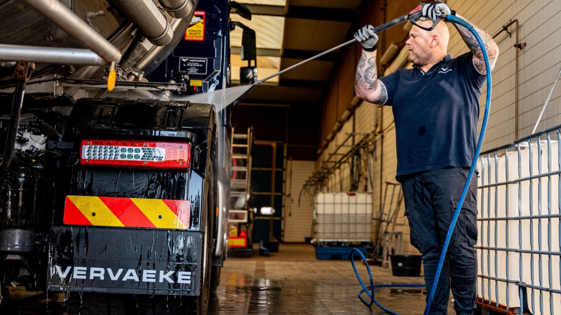 Dennis Scholdt vrachtwagen schoonmaken