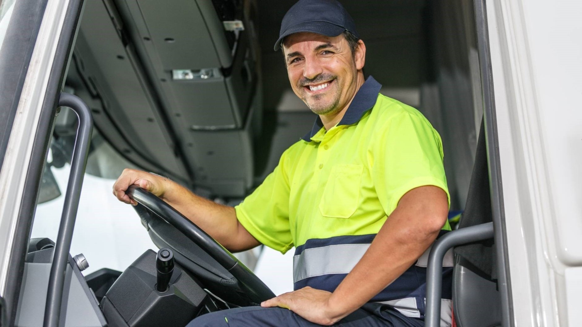 blije vrachtwagenchauffeur