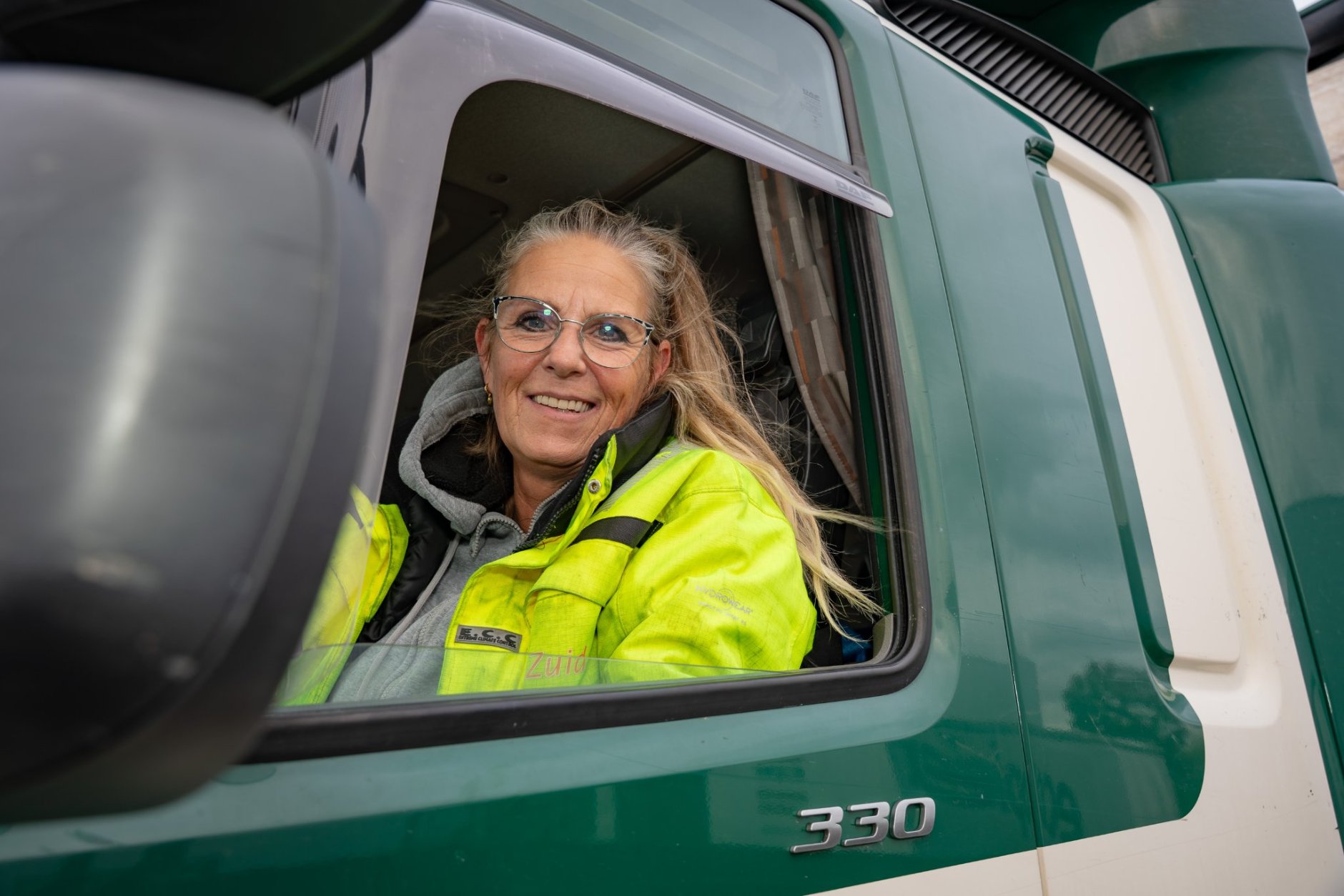Vrachtwagenchauffeur Natalie Sender in Transport en Logistiek