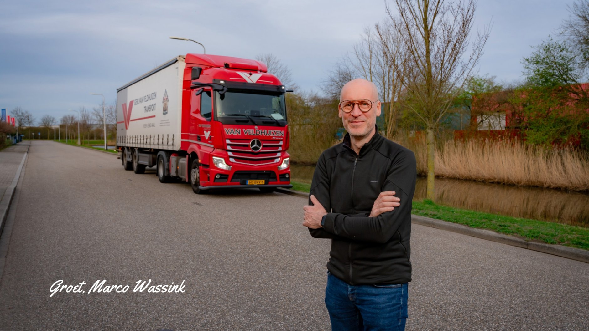 Zij-instromer Marco Wassink voor zijn vrachtwagen