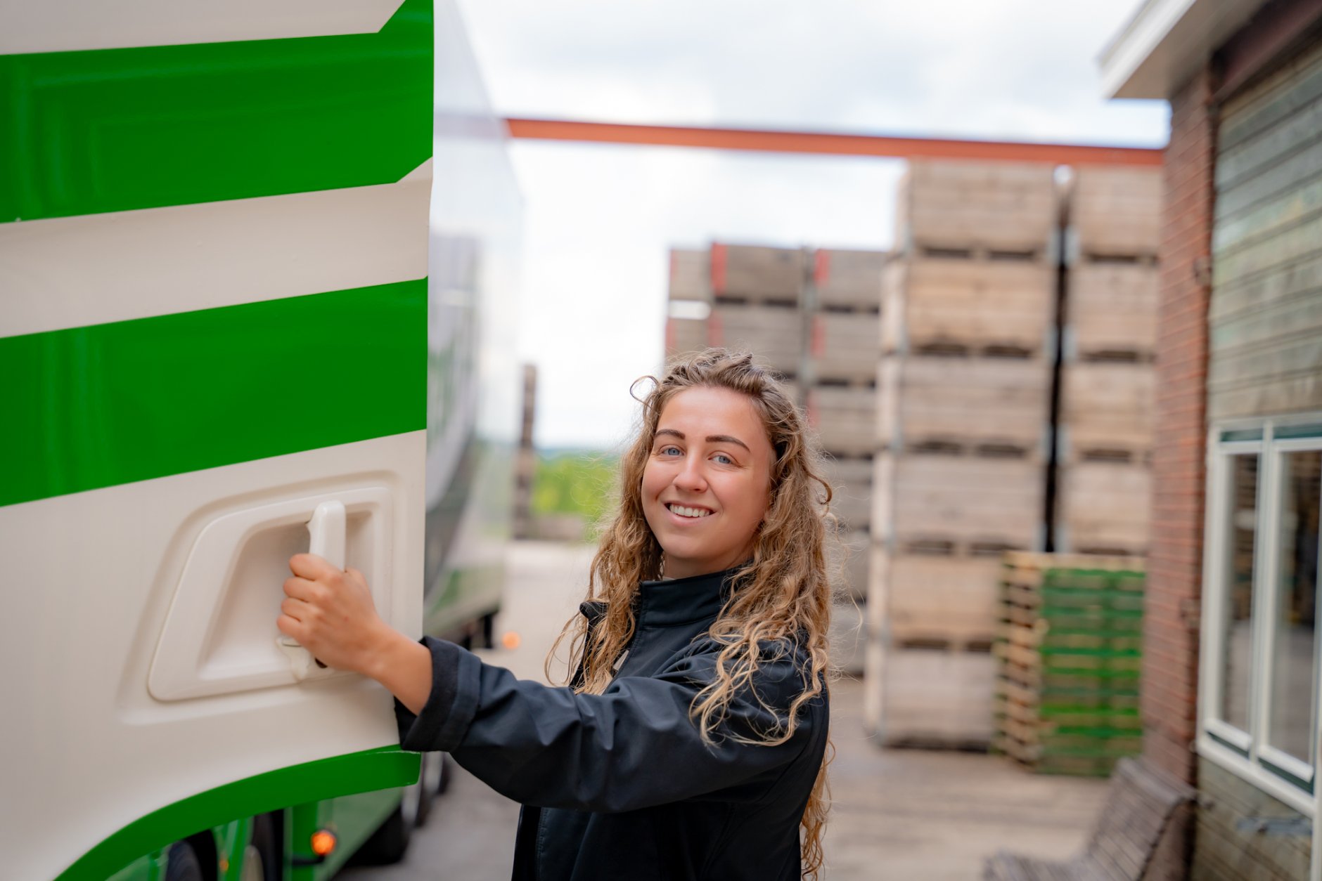 Vrachtwagenchauffeur Denise Damen