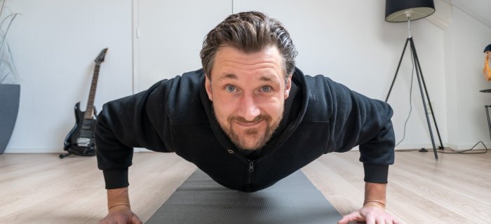 Jarno doet een push-up