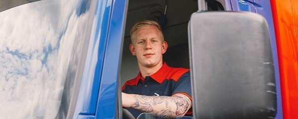 Jesse Pauwels in vrachtwagen