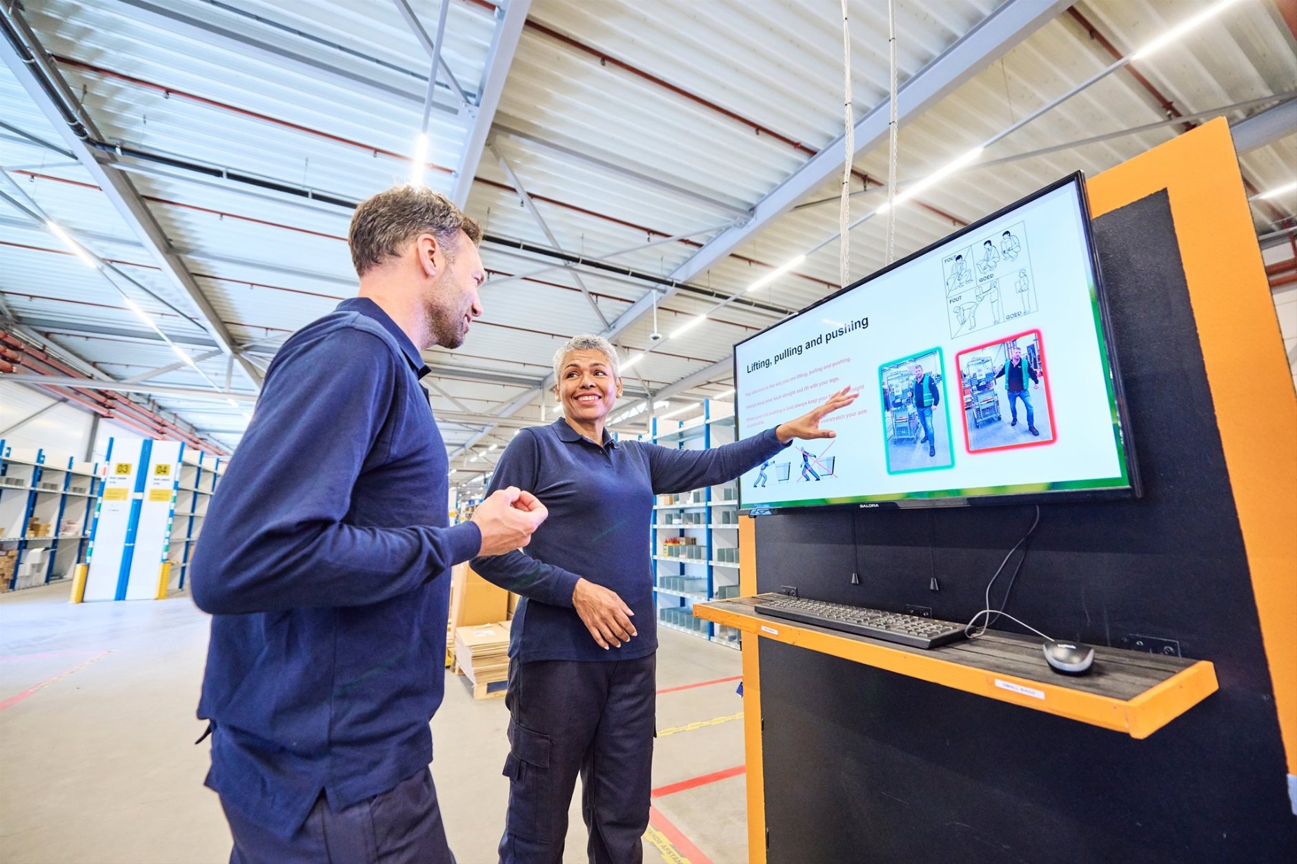 Instructie geven over veilig werken in de transport en logistiek