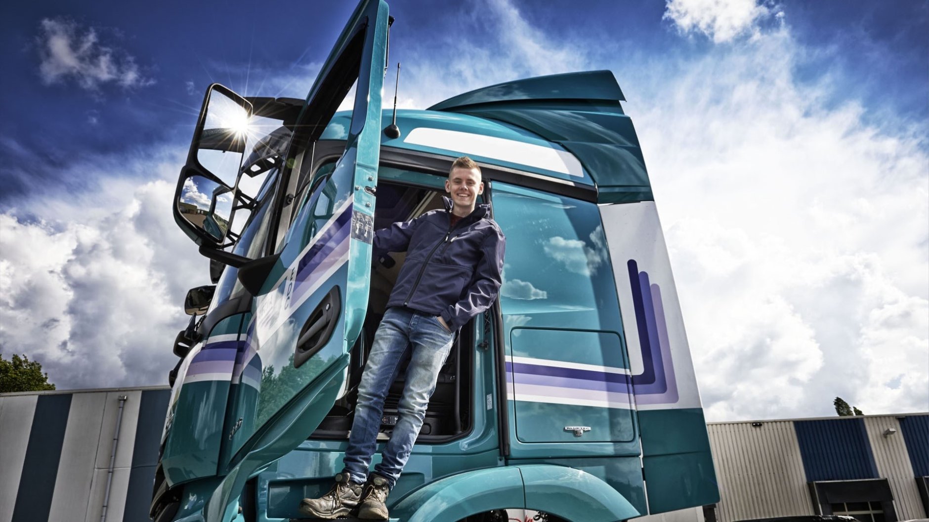 Oegema vrachtwagen met man