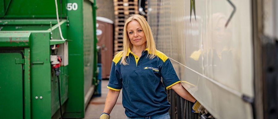 Vrachtwagenchauffeur Fleur Deetman