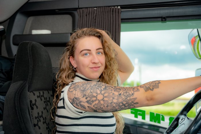 Vrachtwagenchauffeur Denise Damen