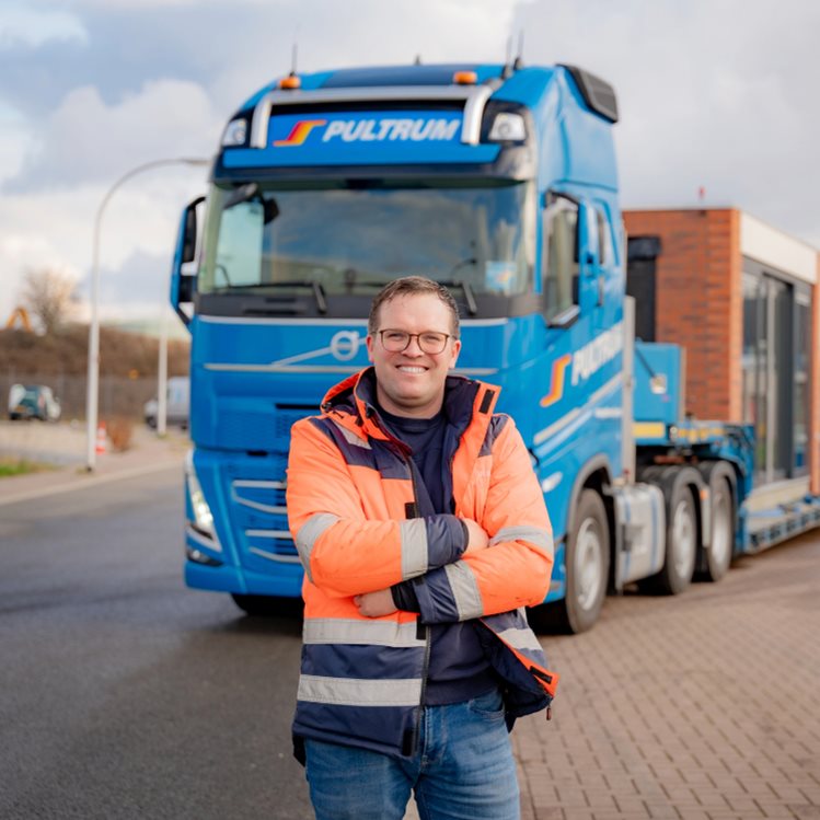 Chauffeur bouwmaterialen Niels Eggink in transport en logistiek