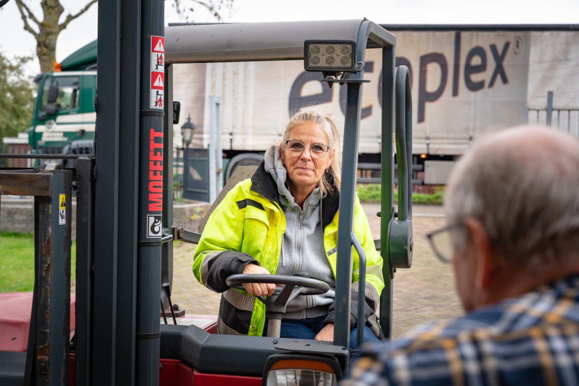 Vrachtwagenchauffeur Natalie Sender in Transport en Logistiek