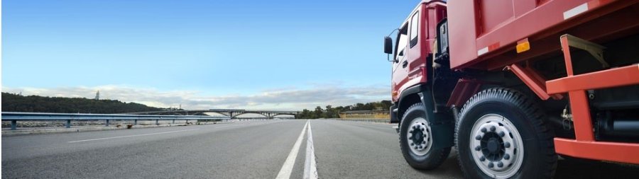 Vrachtwagen op de weg