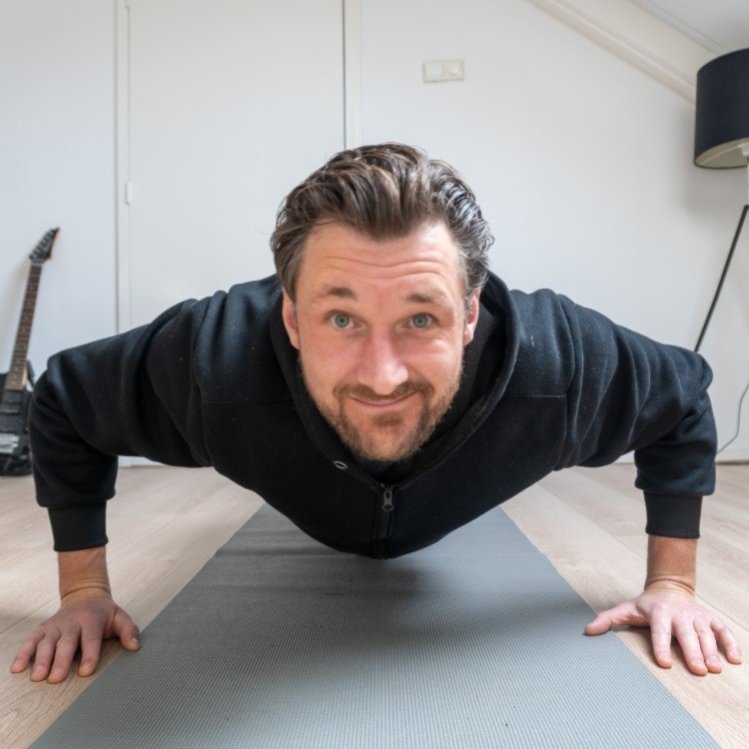 Jarno doet een push-up