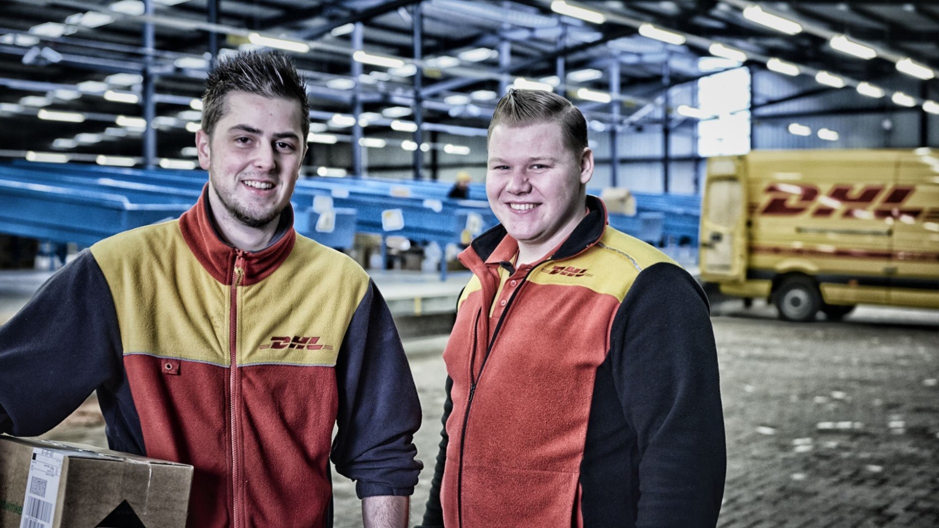 Mannen in magazijn DHL