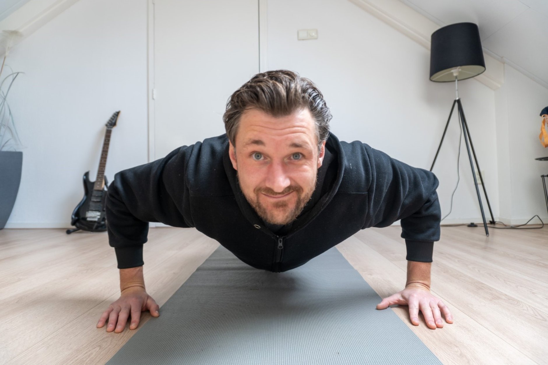 Jarno doet een push-up