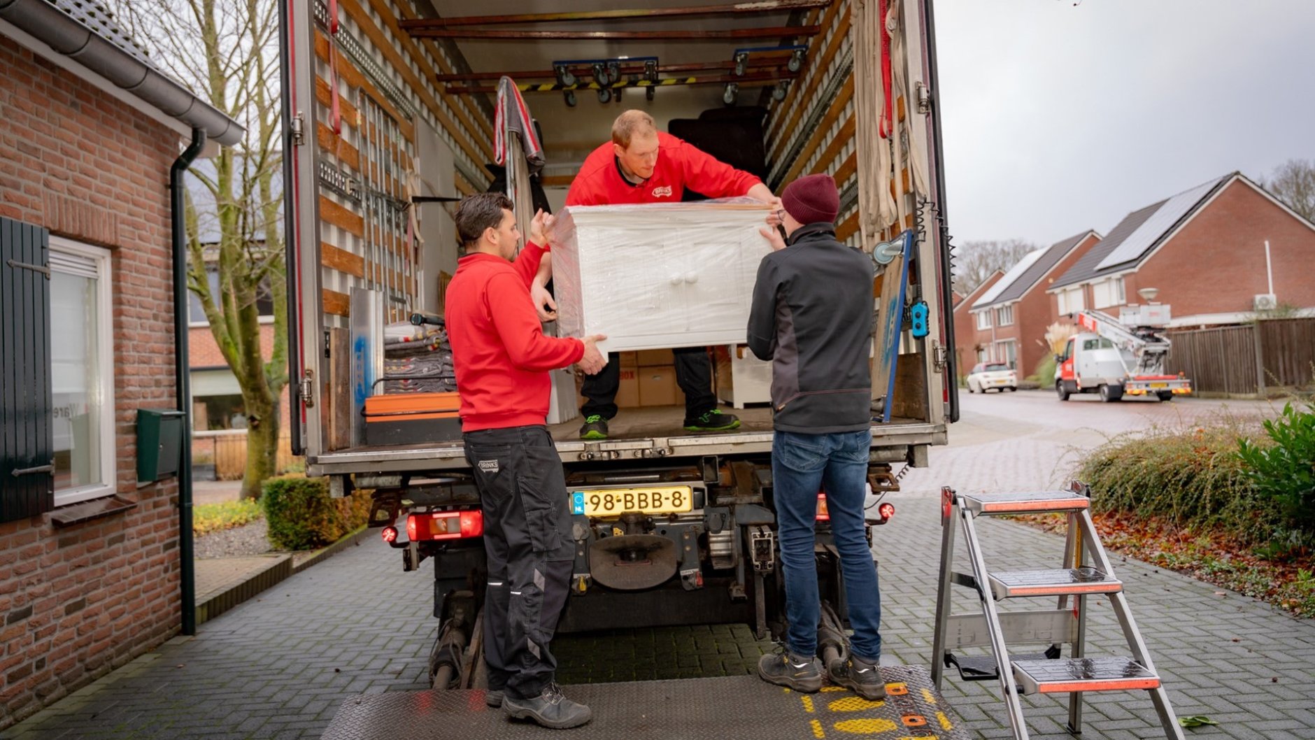 Verhuiswagen inladen