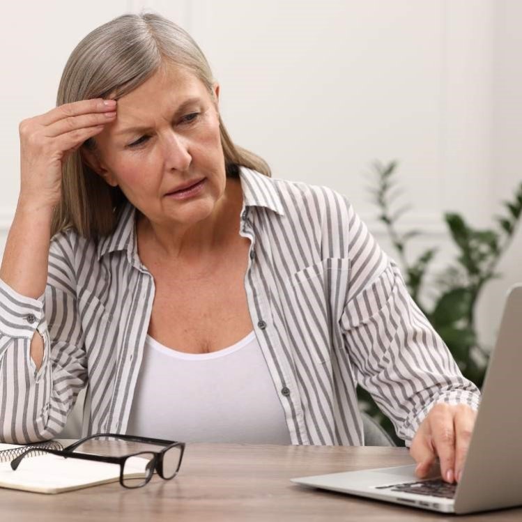 werkende vrouw last van de overgang