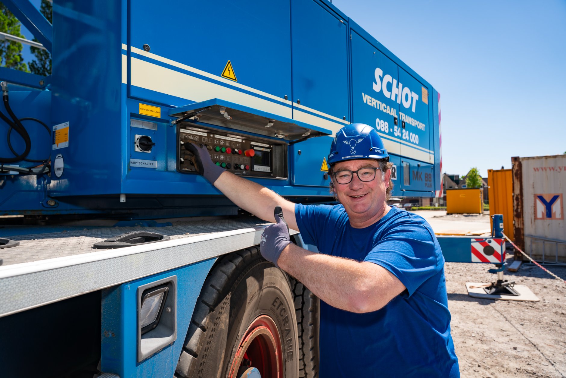 Kraanmachinist Ralph Grooteman duimpje