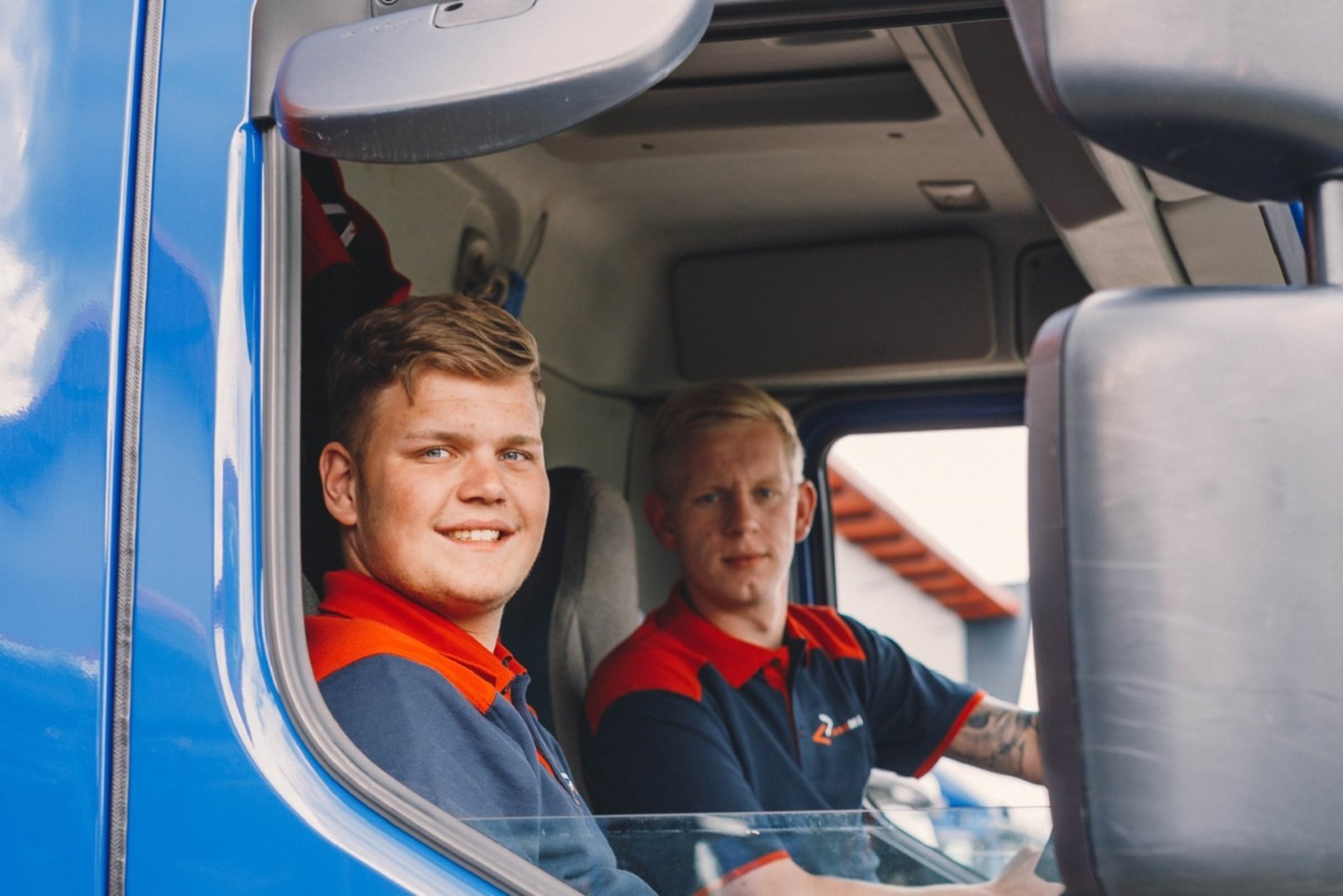 Jesse Pauwels en collega in vrachtwagen