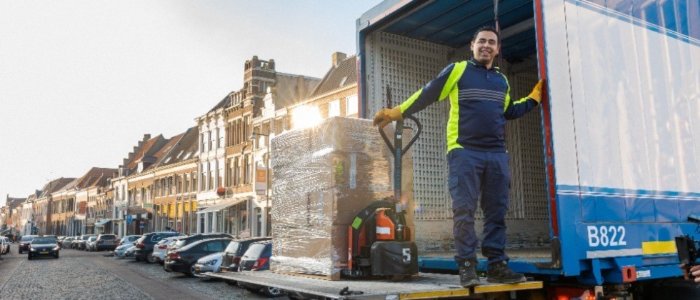 Dylan werkt in Transport en Logistiek