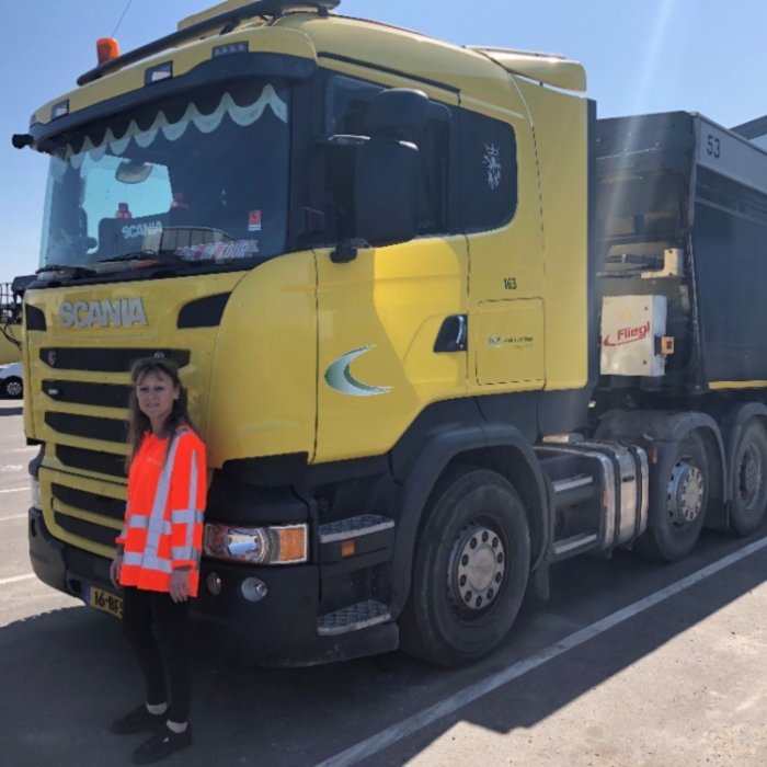 Astrid van de Poppe voor vrachtwagen