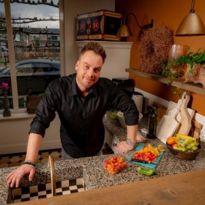 Vrachtwagenchauffeur Sebastian Hoefs in de keuken om af te vallen