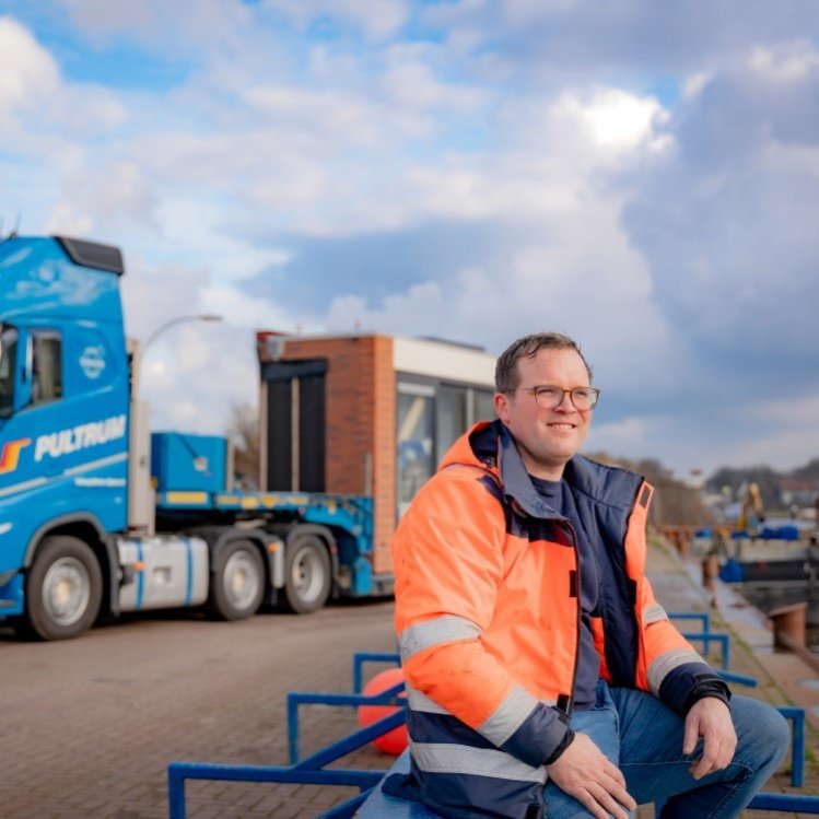 Chauffeur bouwmaterialen Niels Eggink in transport en logistiek